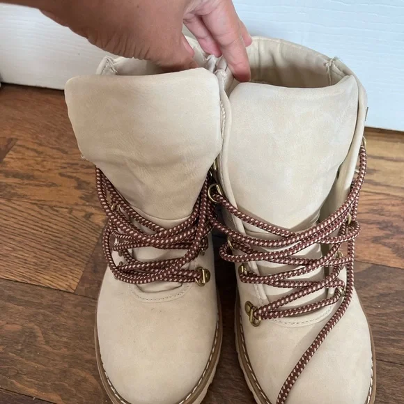 Women's Cream Lace-Up Ankle Boots St John’s Bay Chunky Heel Size 8 1/2 - Picture 8 of 11